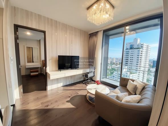 bedroom and room interior of LAVIQ Sukhumvit 57