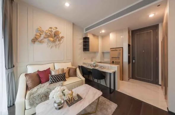 living room and bedroom of LAVIQ Sukhumvit 57