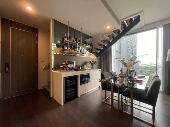 living room and kitchen of LAVIQ Sukhumvit 57