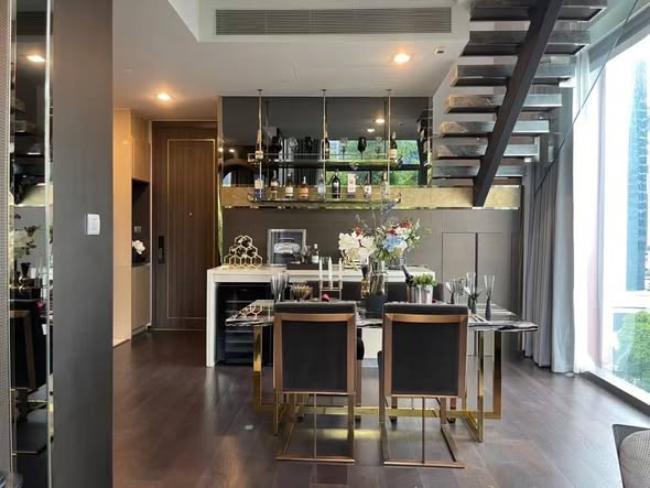 living room and kitchen of LAVIQ Sukhumvit 57