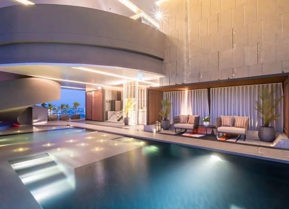 pool of LAVIQ Sukhumvit 57