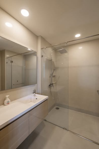 bathroom of Le Raffine