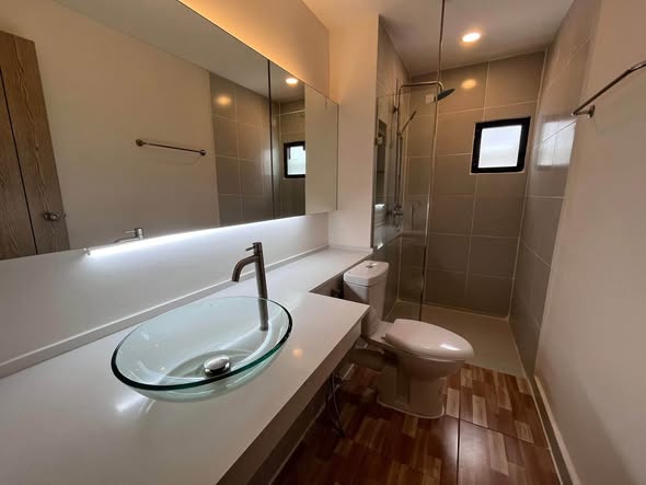 bathroom of Level Bangna