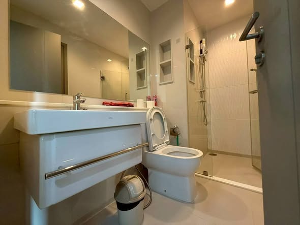 bathroom of Life Asoke – Rama 9