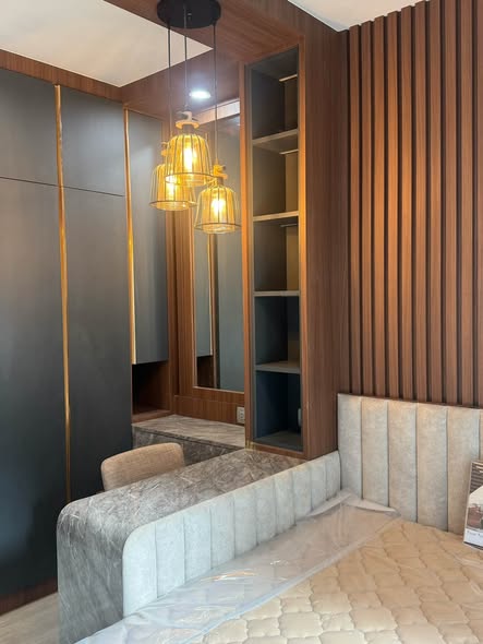 bedroom and bathroom of Life Asoke – Rama 9