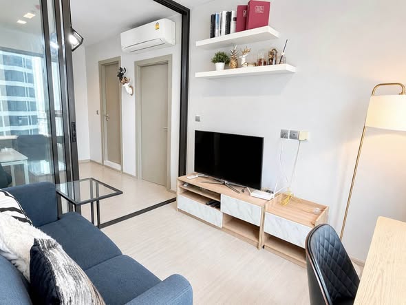 living room of Life Asoke – Rama 9