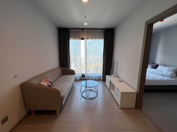 living room and bedroom of Life Asoke – Rama 9