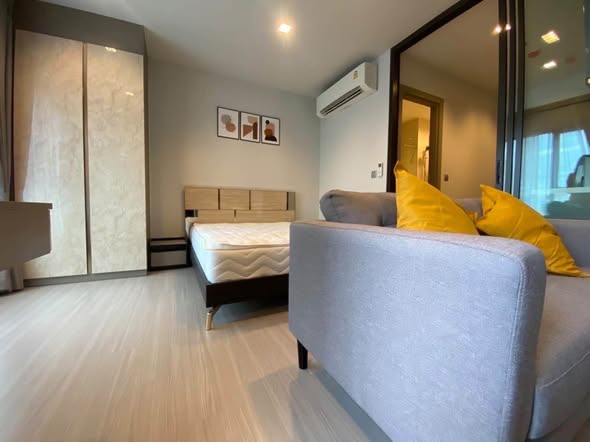 living room and bedroom of Life Asoke – Rama 9