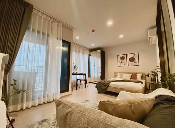 living room and bedroom of Life Asoke – Rama 9
