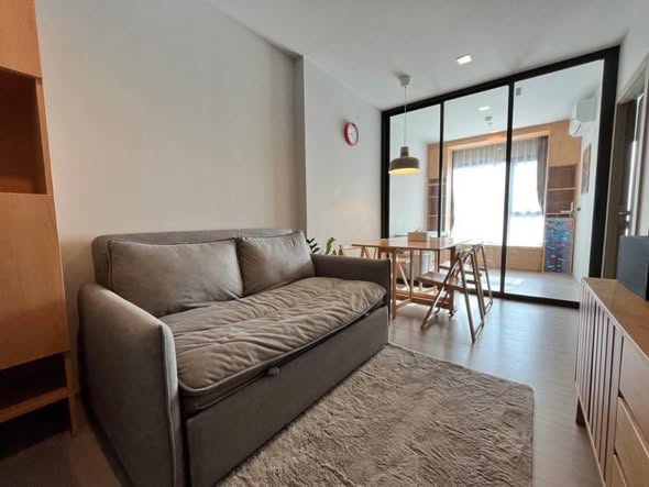 living room and bedroom of Life Asoke – Rama 9