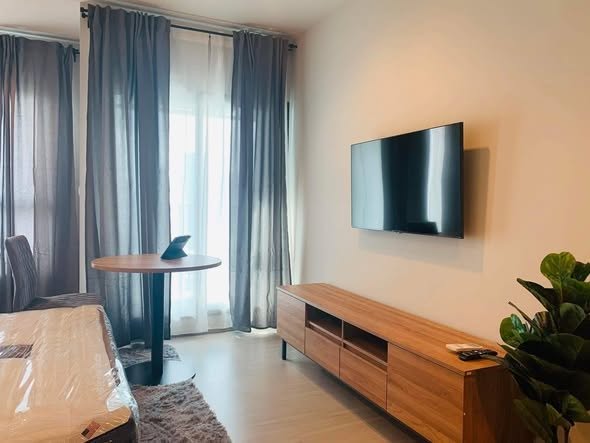 living room and bedroom of Life Asoke – Rama 9