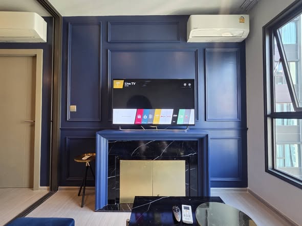 living room and kitchen of Life Asoke – Rama 9