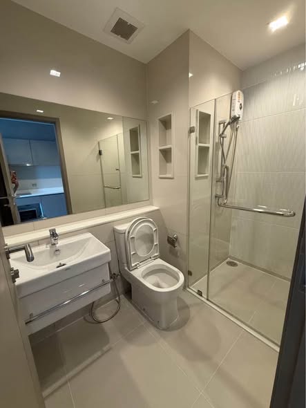 room interior and bathroom of Life Asoke – Rama 9