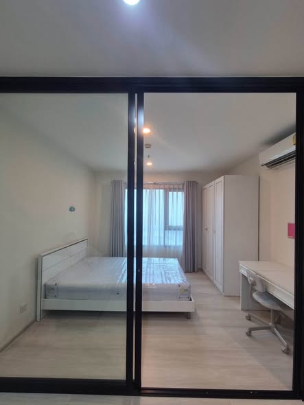 bedroom and room interior of Life Asoke
