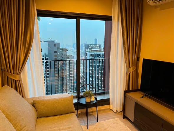 bedroom of Life Asoke Hype