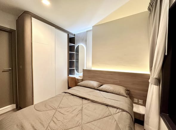 bedroom of Life Asoke Hype