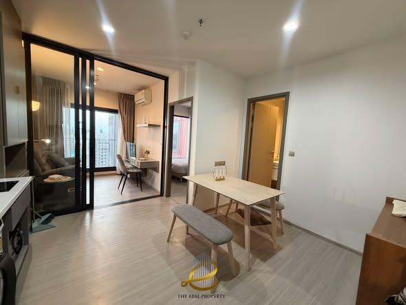 bedroom of Life Asoke Hype