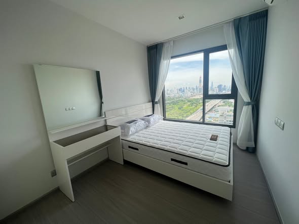 bedroom of Life Asoke Hype