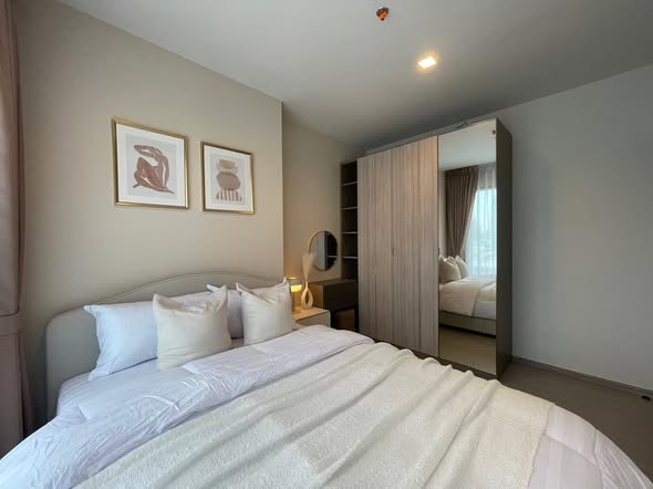 bedroom of Life Asoke Hype