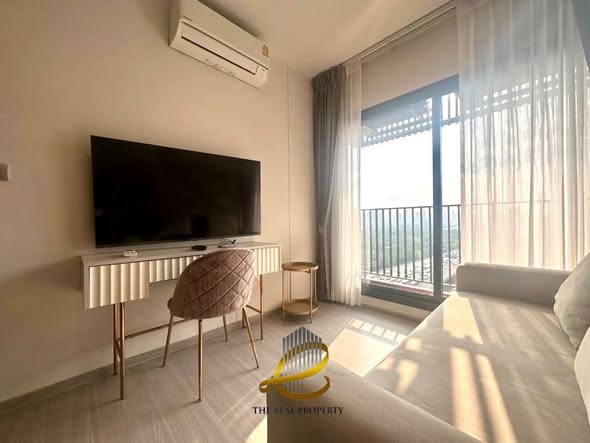 bedroom and living room of Life Asoke Hype