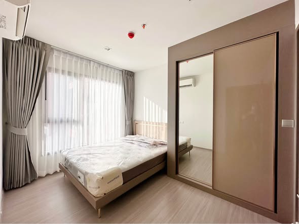 bedroom and room interior of Life Asoke Hype