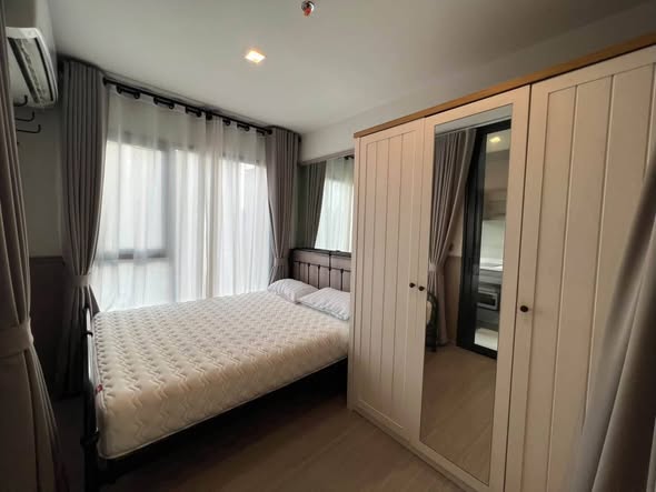 bedroom and room interior of Life Asoke Hype