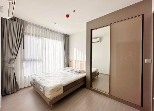bedroom and room interior of Life Asoke Hype