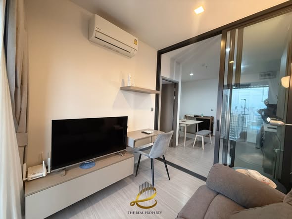 bedroom and room interior of Life Asoke Hype