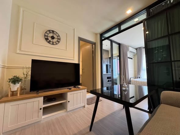living room and bedroom of Life Asoke Hype