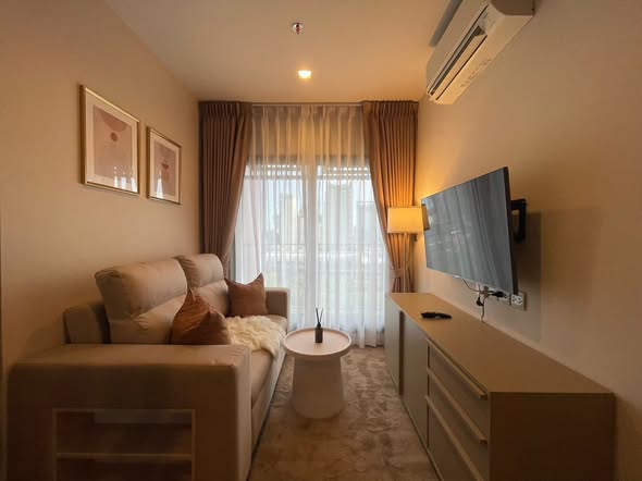 living room and bedroom of Life Asoke Hype