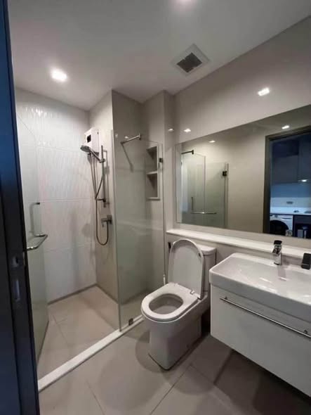 room interior and bathroom of Life Asoke Hype