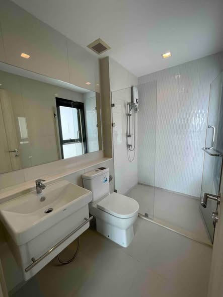 bathroom of Life One Wireless