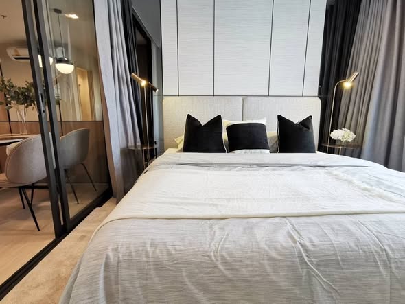 bedroom of Life One Wireless