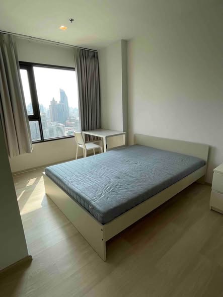 bedroom of Life One Wireless