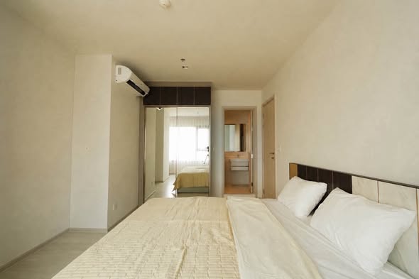 bedroom of Life One Wireless