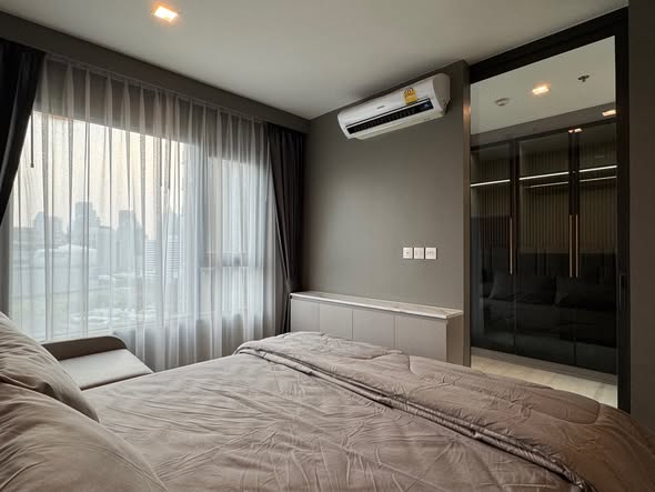 bedroom of Life One Wireless