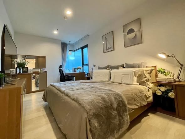 bedroom of Life One Wireless