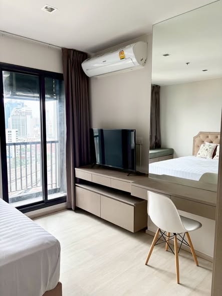 bedroom of Life One Wireless