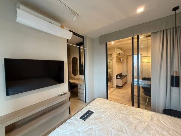 bedroom of Life One Wireless