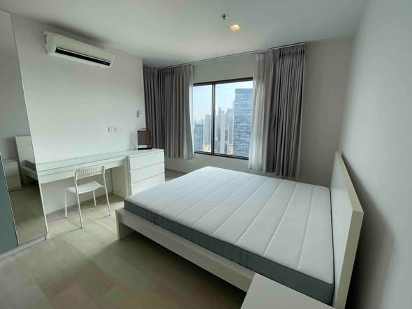 bedroom of Life One Wireless