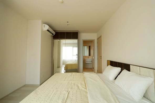 bedroom of Life One Wireless