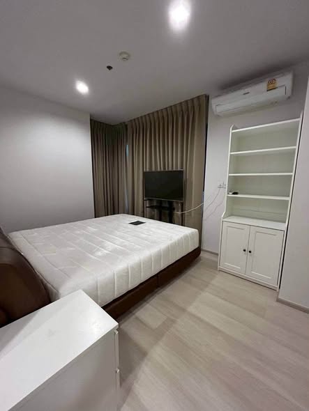 bedroom of Life One Wireless