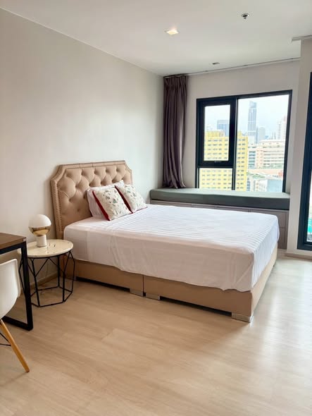 bedroom of Life One Wireless