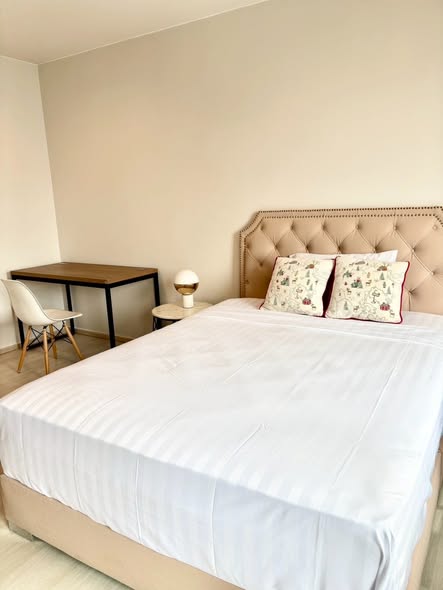 bedroom of Life One Wireless