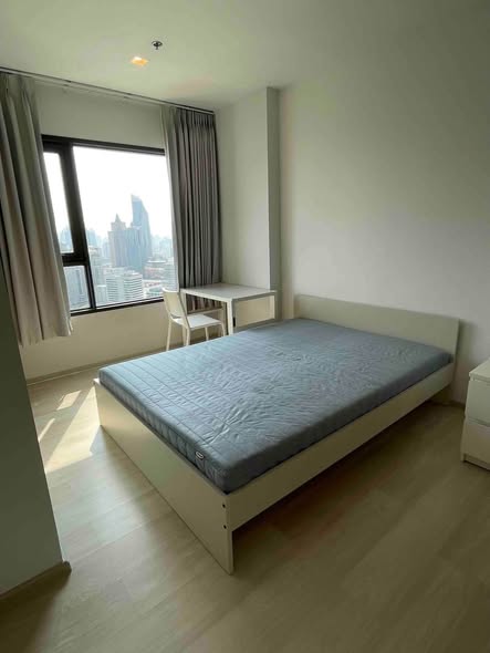 bedroom of Life One Wireless