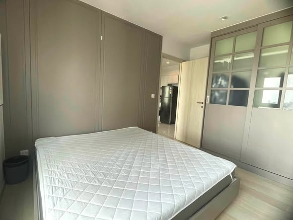 bedroom of Life One Wireless