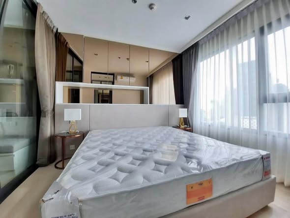 bedroom of Life One Wireless