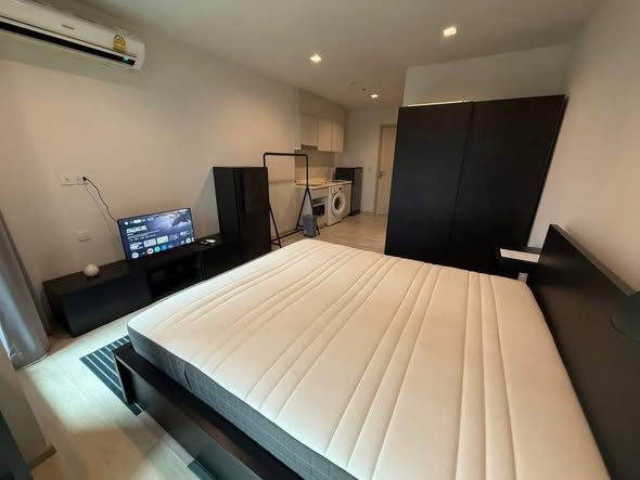 bedroom of Life One Wireless