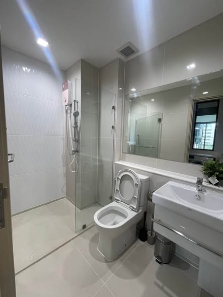 room interior and bathroom of Life One Wireless