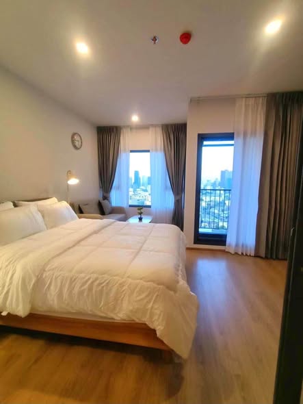 bedroom of Life Rama 4 – Asoke